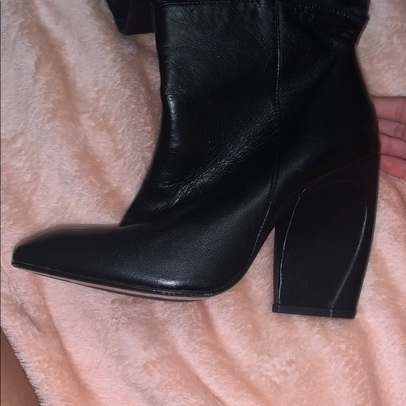 Maria Briton’s - Picture 3 of 4